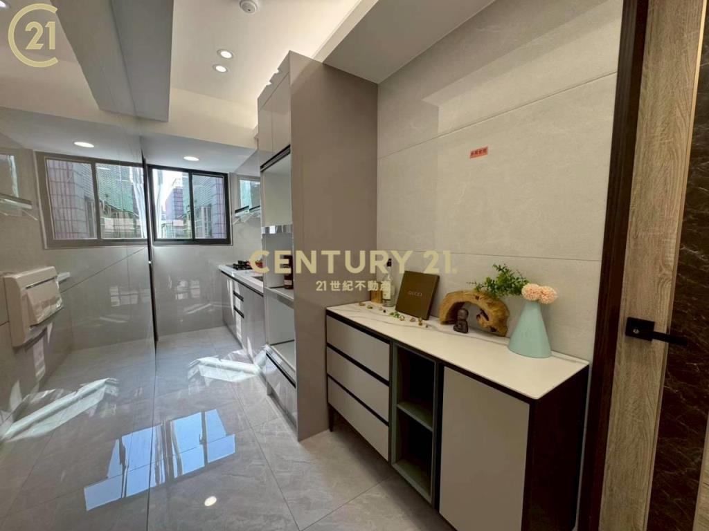 蘆洲長安全新裝潢電梯2+1房