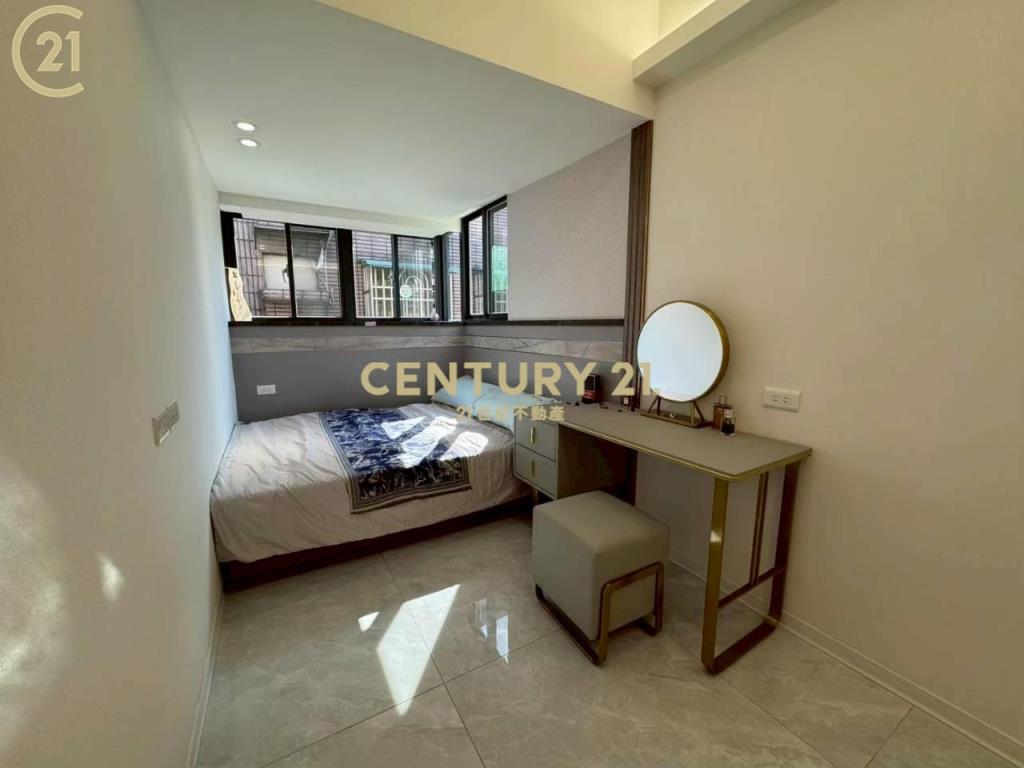 蘆洲長安全新裝潢電梯2+1房