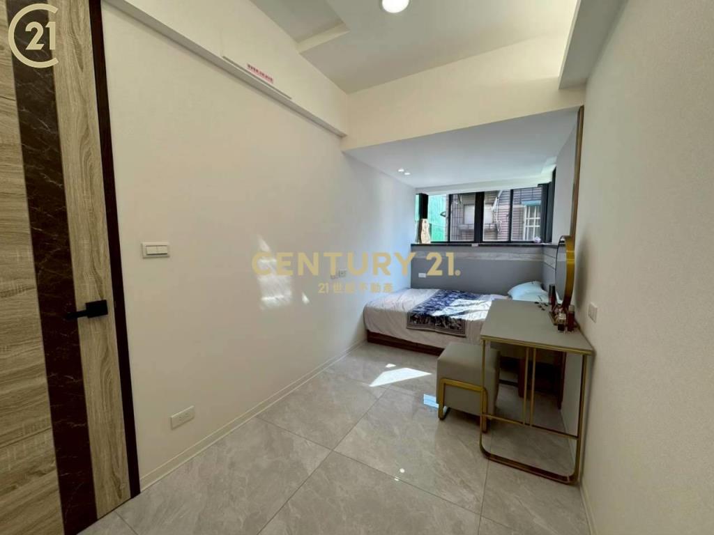 蘆洲長安全新裝潢電梯2+1房