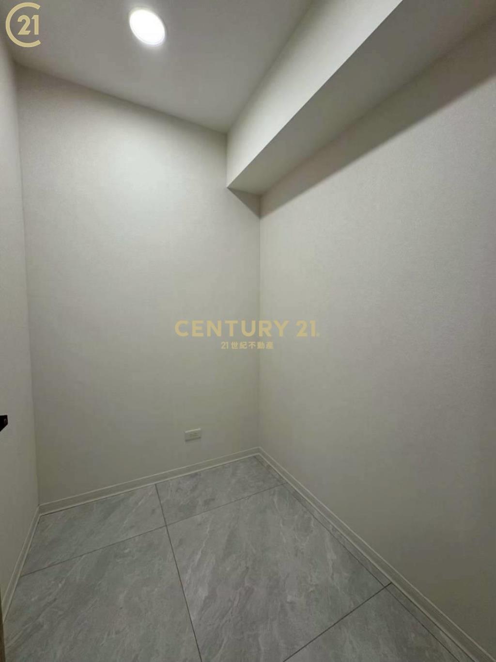 蘆洲長安全新裝潢電梯2+1房