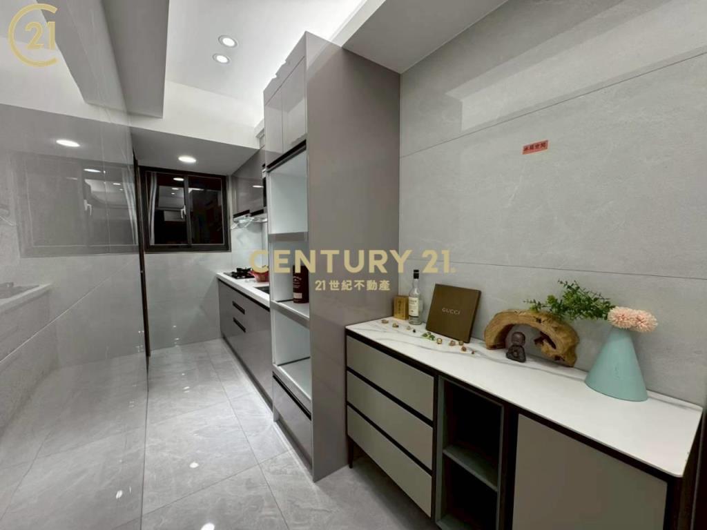 蘆洲長安全新裝潢電梯2+1房