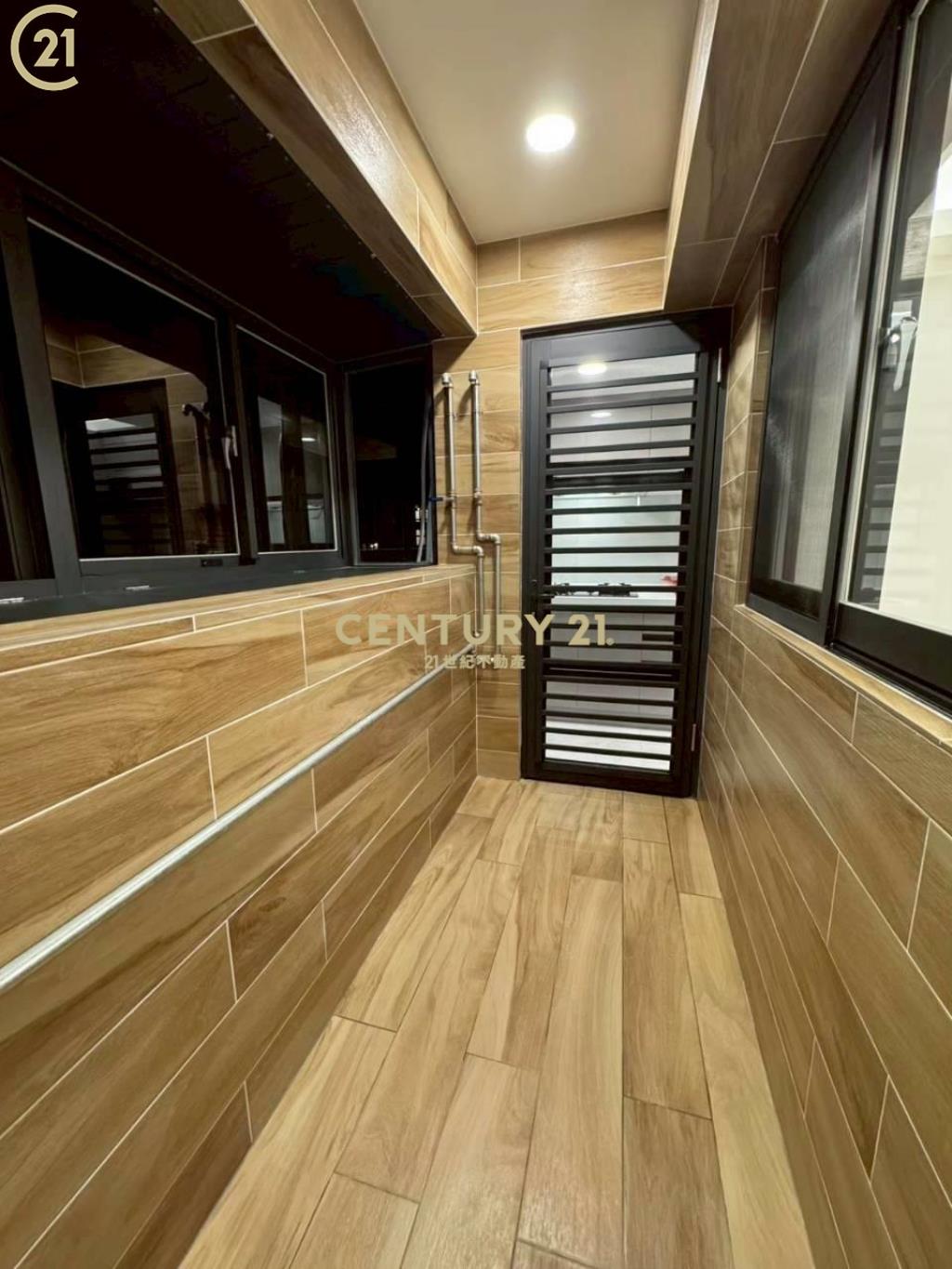 蘆洲長安全新裝潢電梯2+1房