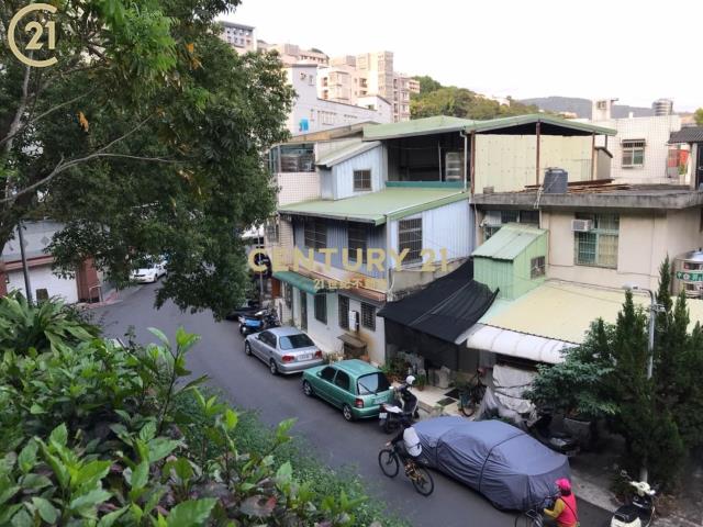 唭哩岸捷運站透天