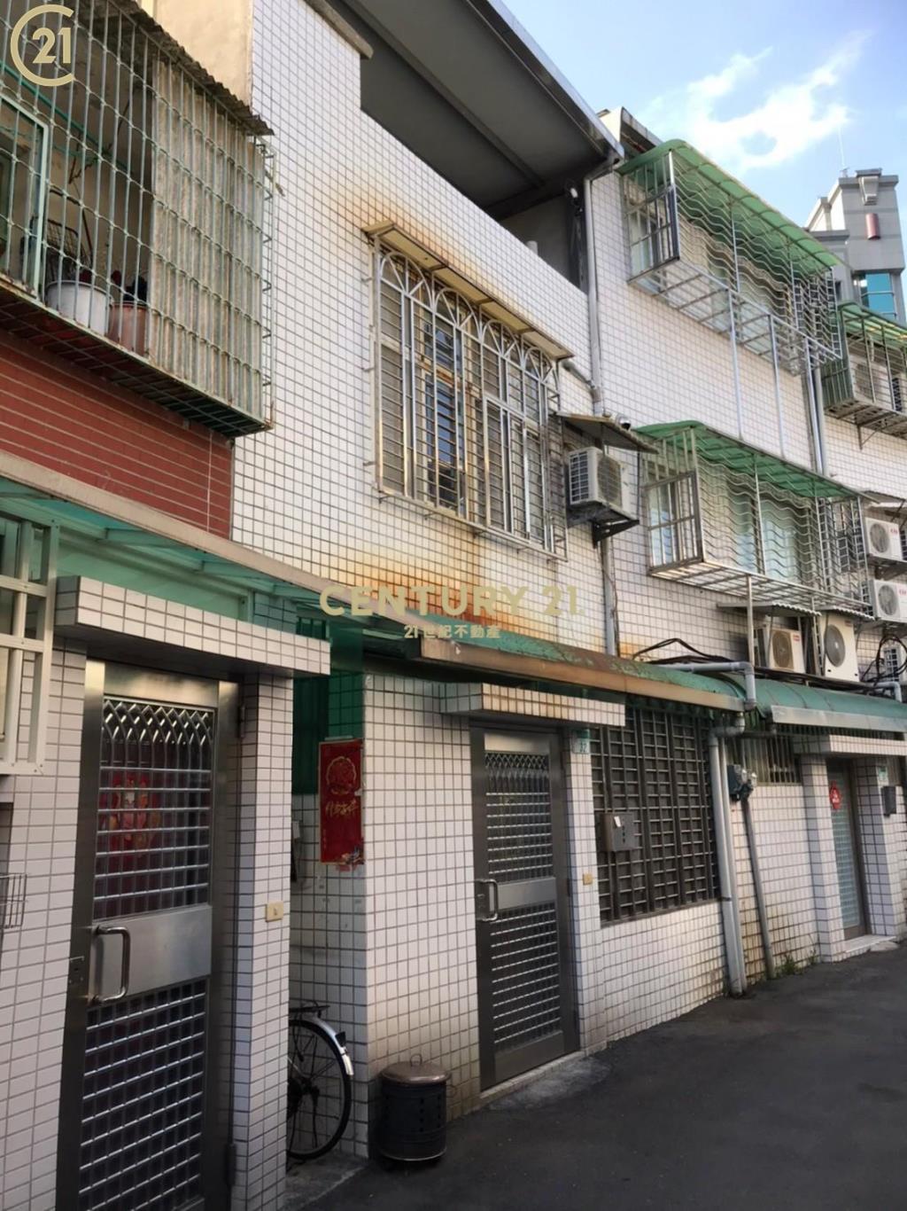 唭哩岸捷運站透天