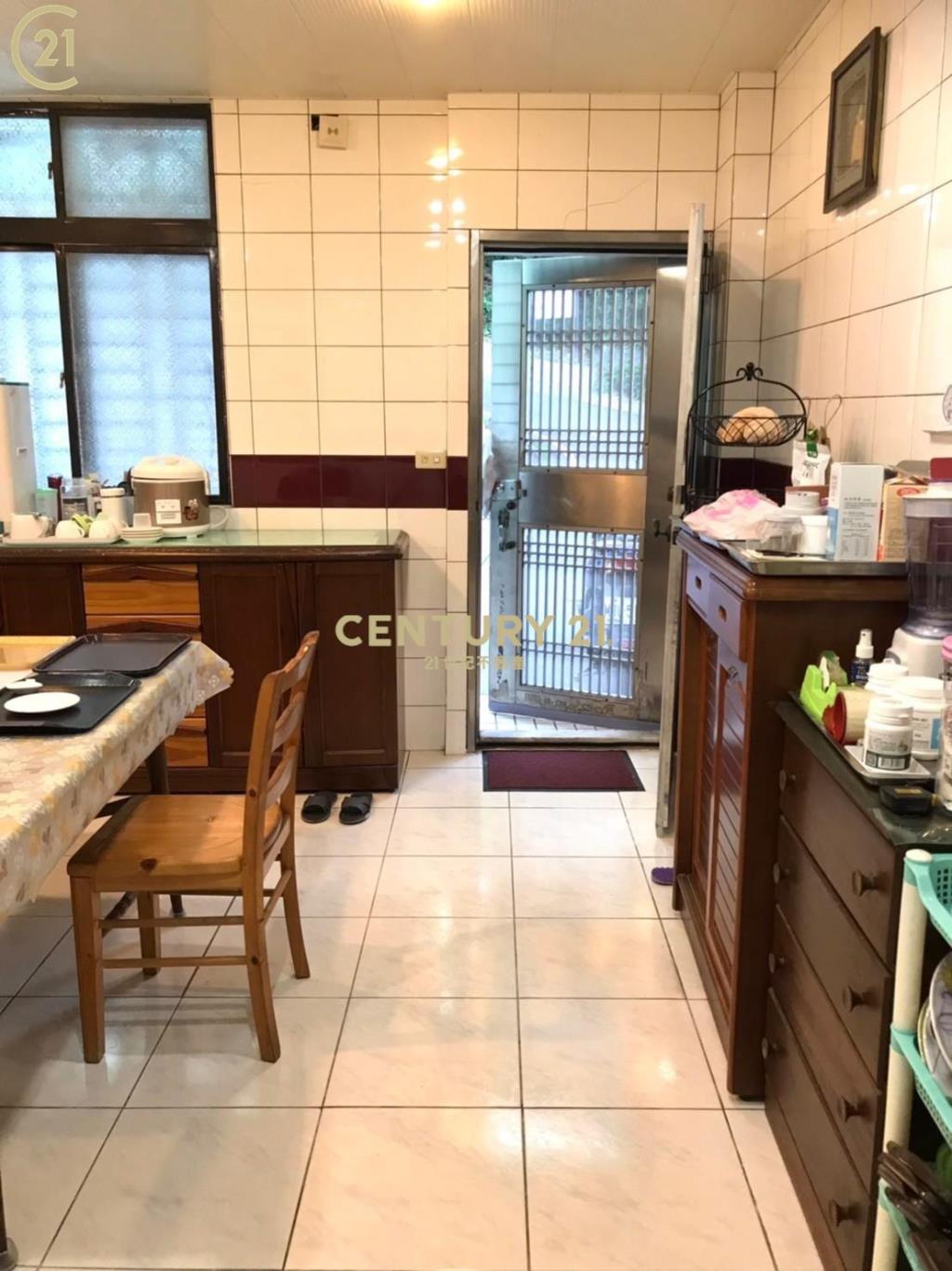 唭哩岸捷運站透天