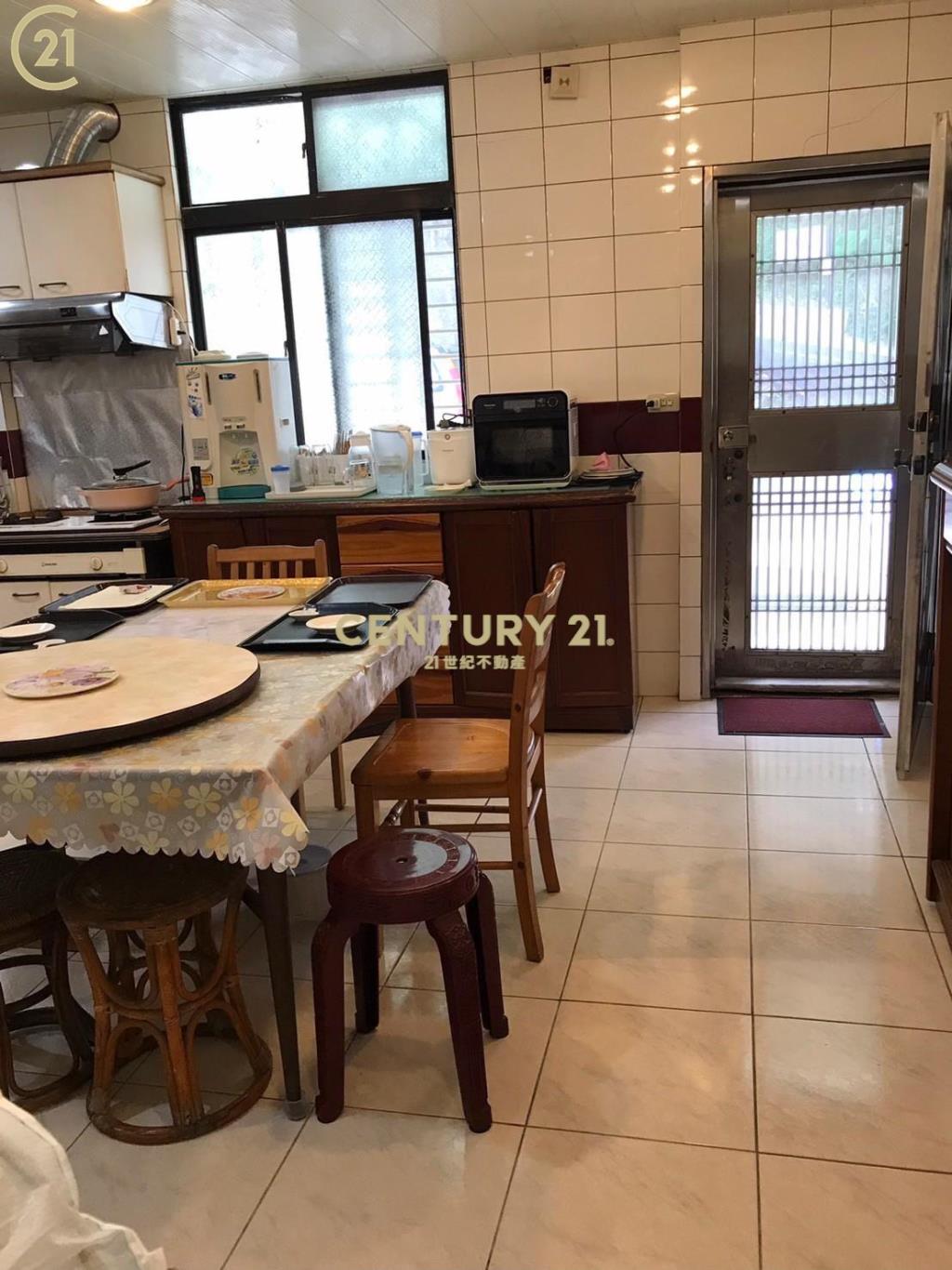 唭哩岸捷運站透天