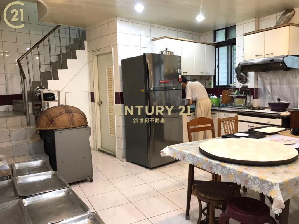 唭哩岸捷運站透天