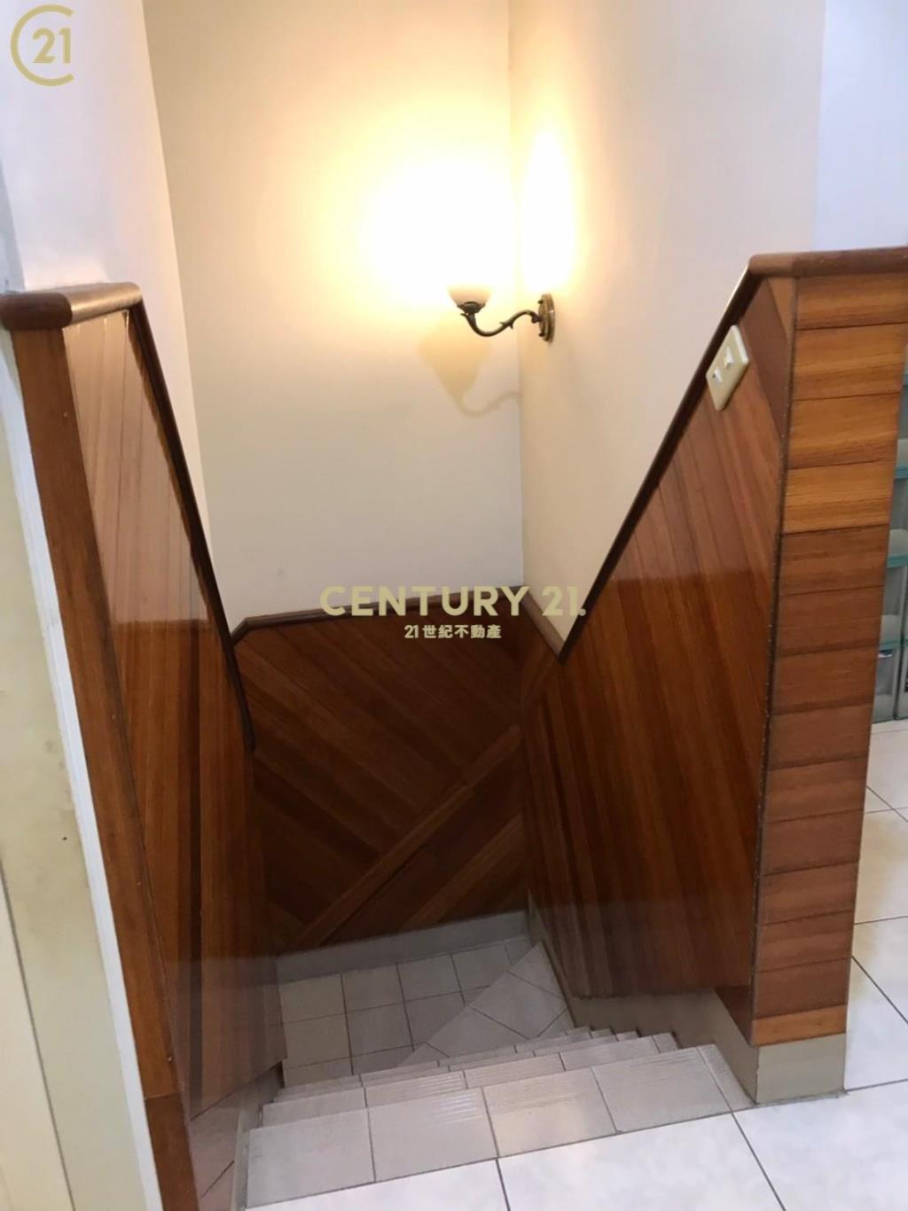 唭哩岸捷運站透天