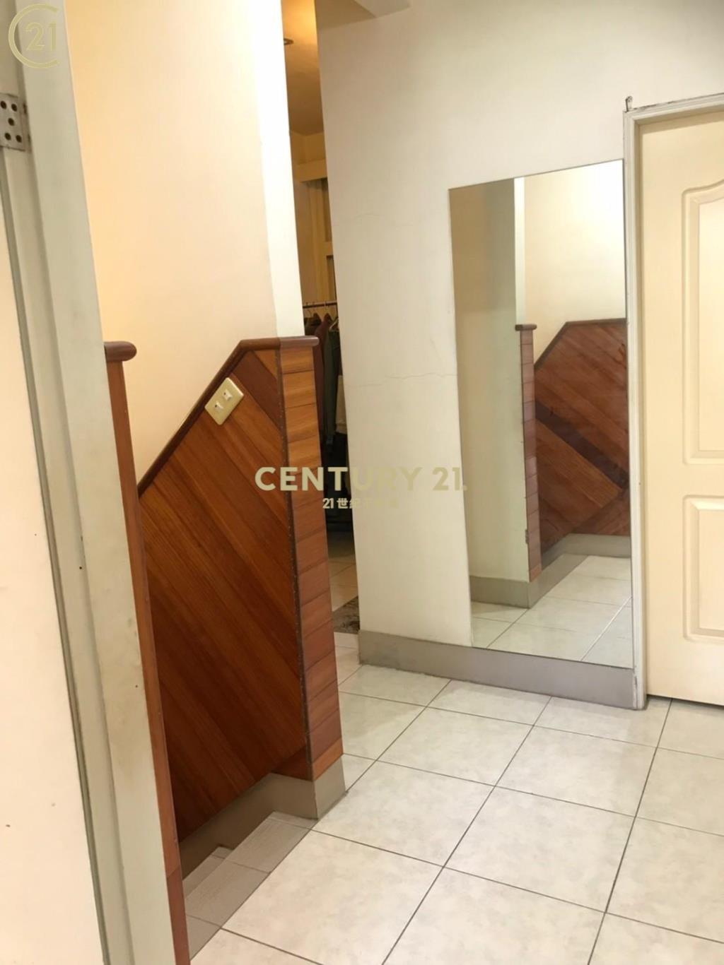 唭哩岸捷運站透天