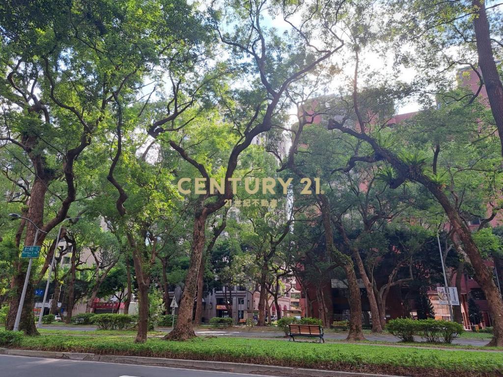 正敦化南路稀有豪華黃金收租店面