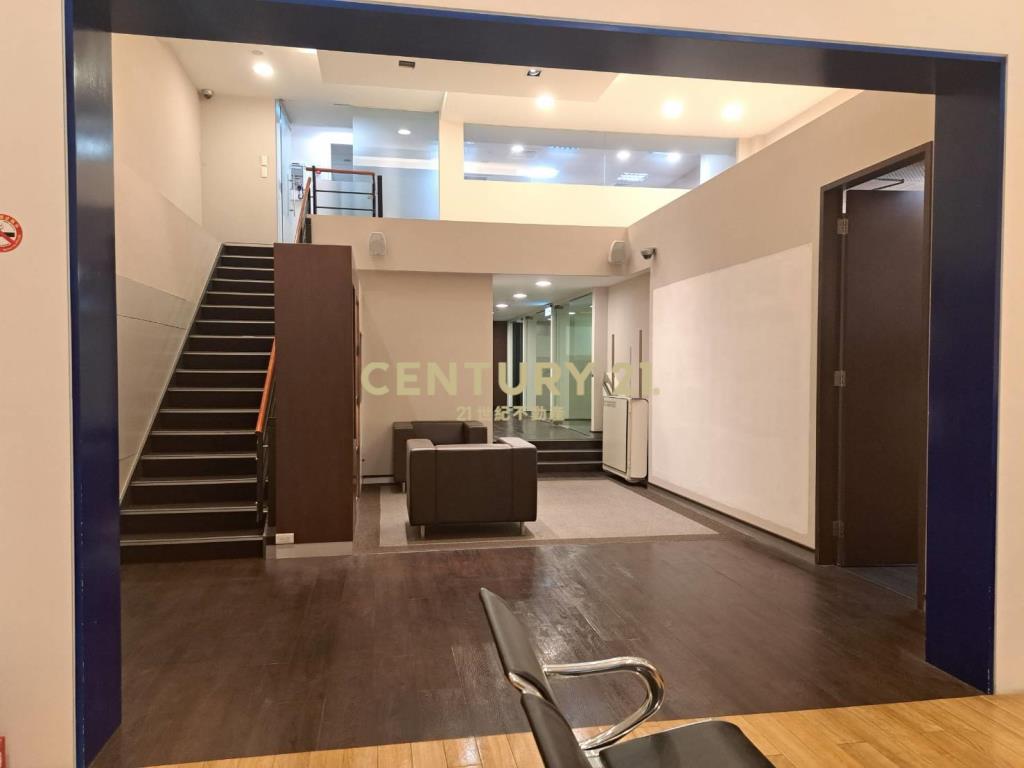 正敦化南路稀有豪華黃金收租店面