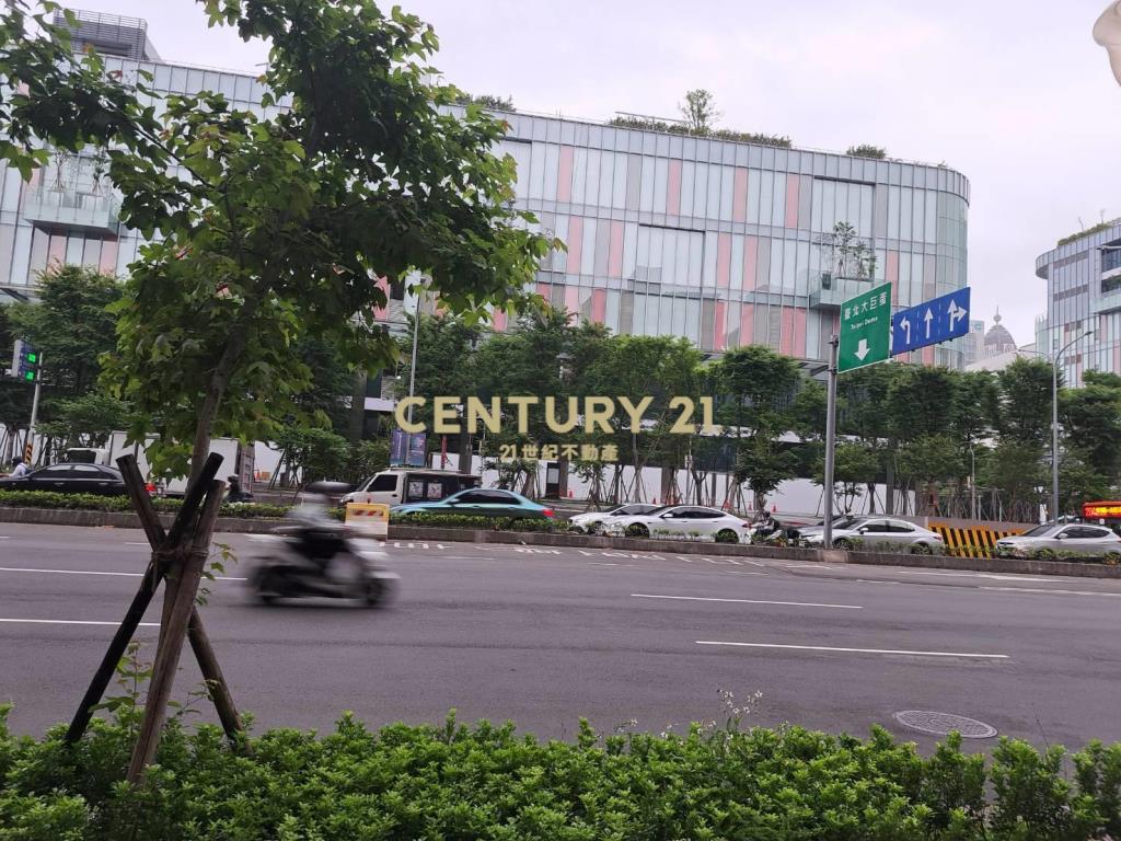 大巨蛋正對面精華商圈店面