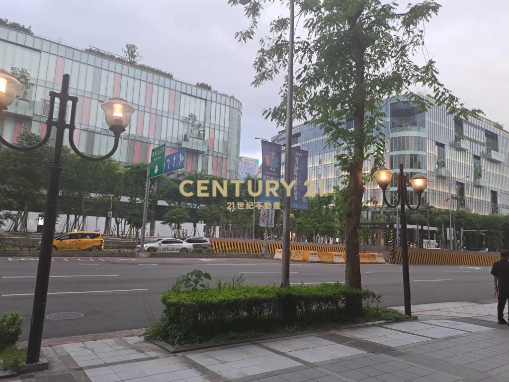 大巨蛋正對面精華商圈店面