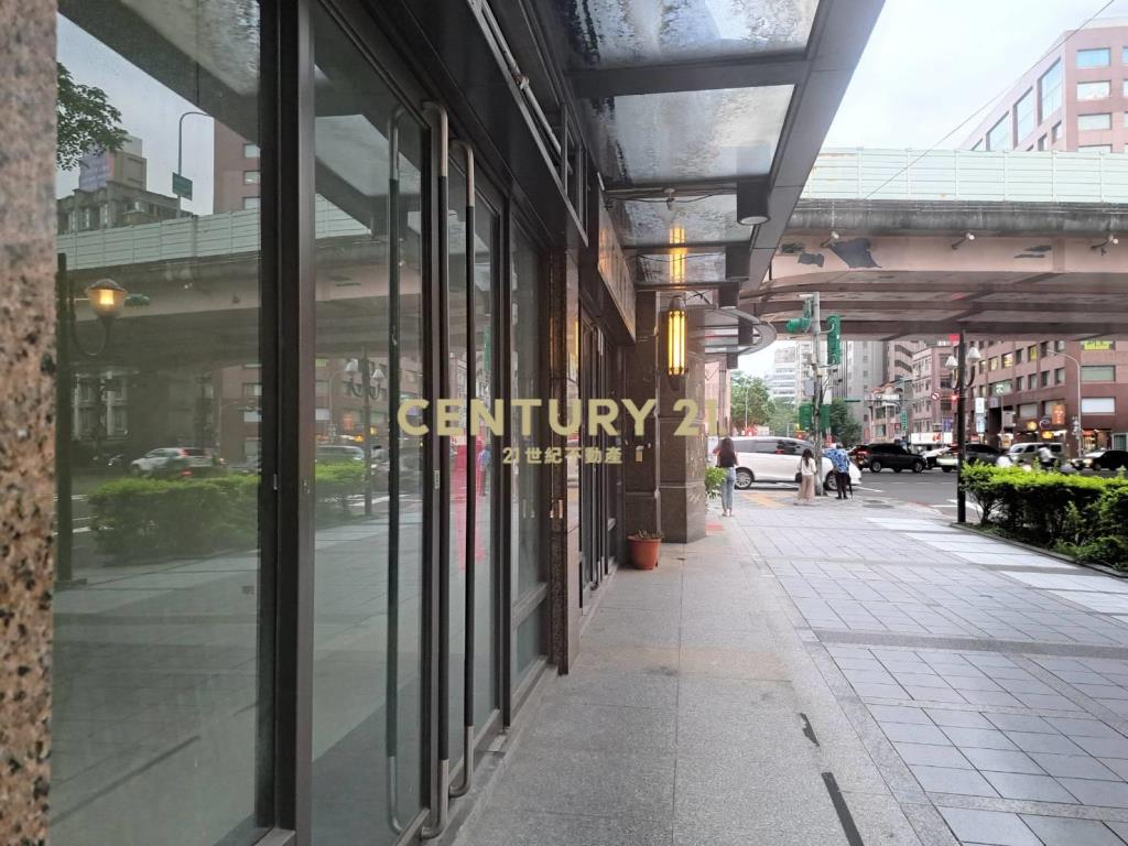 大巨蛋正對面精華商圈店面