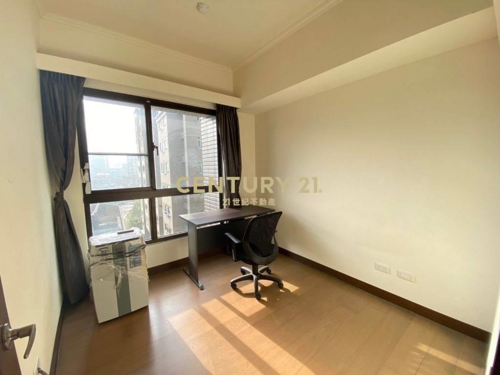 高樓層雙陽台平面車位