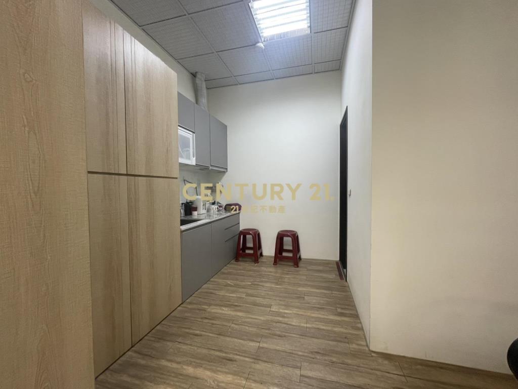 內湖路三段輕屋齡金店面