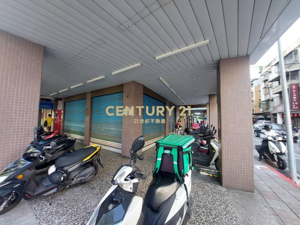 港墘三角窗黃金店面