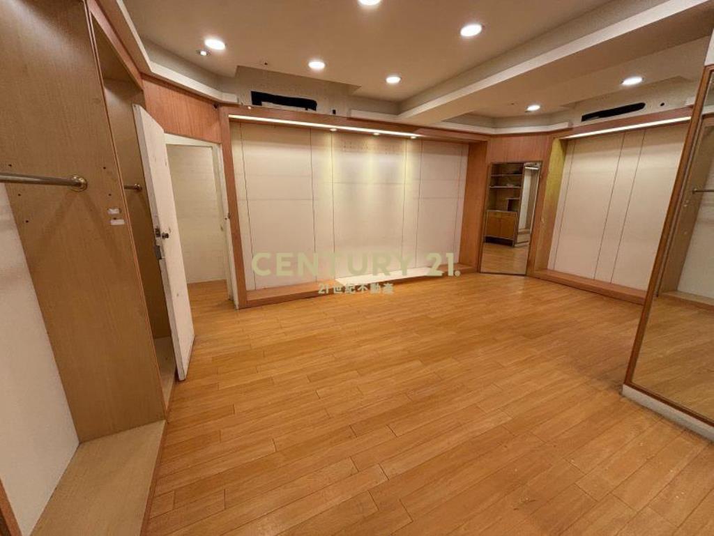 成功路四段近康寧夜市精品店面