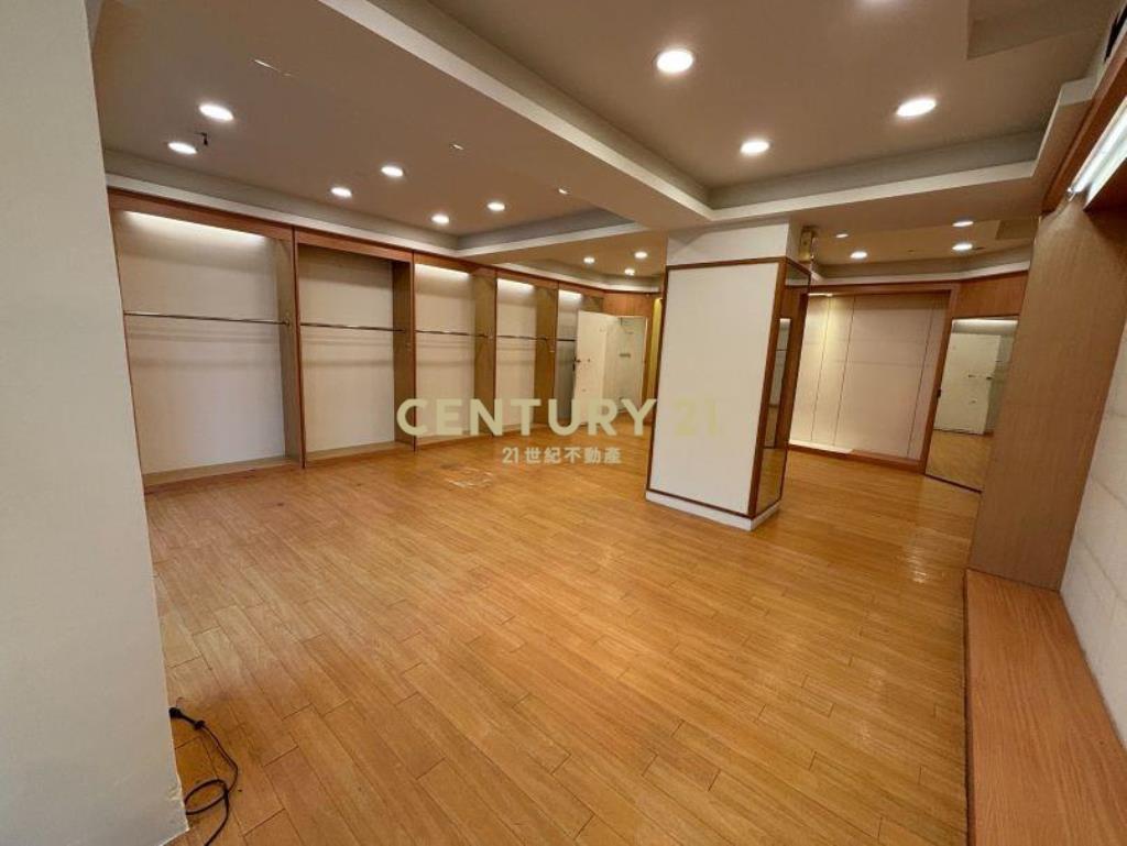 成功路四段近康寧夜市精品店面