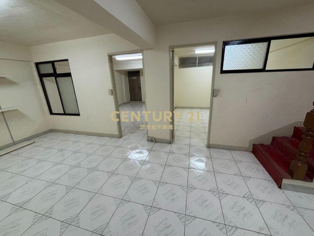 成功路四段近康寧夜市精品店面