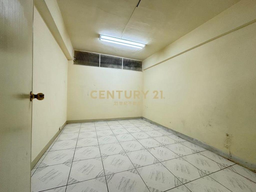 成功路四段近康寧夜市精品店面