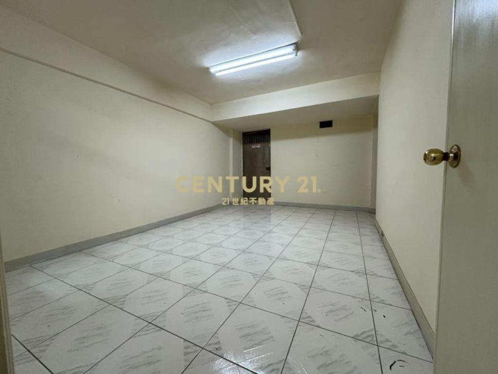 成功路四段近康寧夜市精品店面