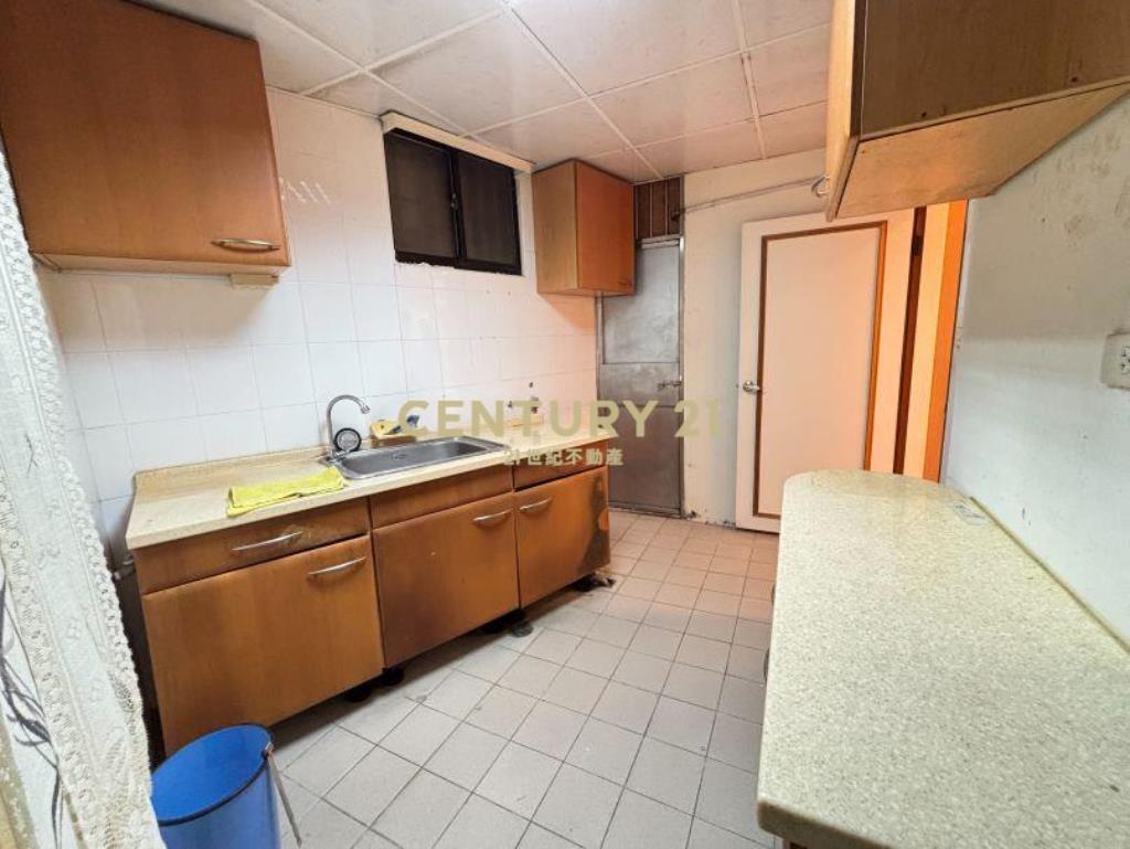 成功路四段近康寧夜市精品店面