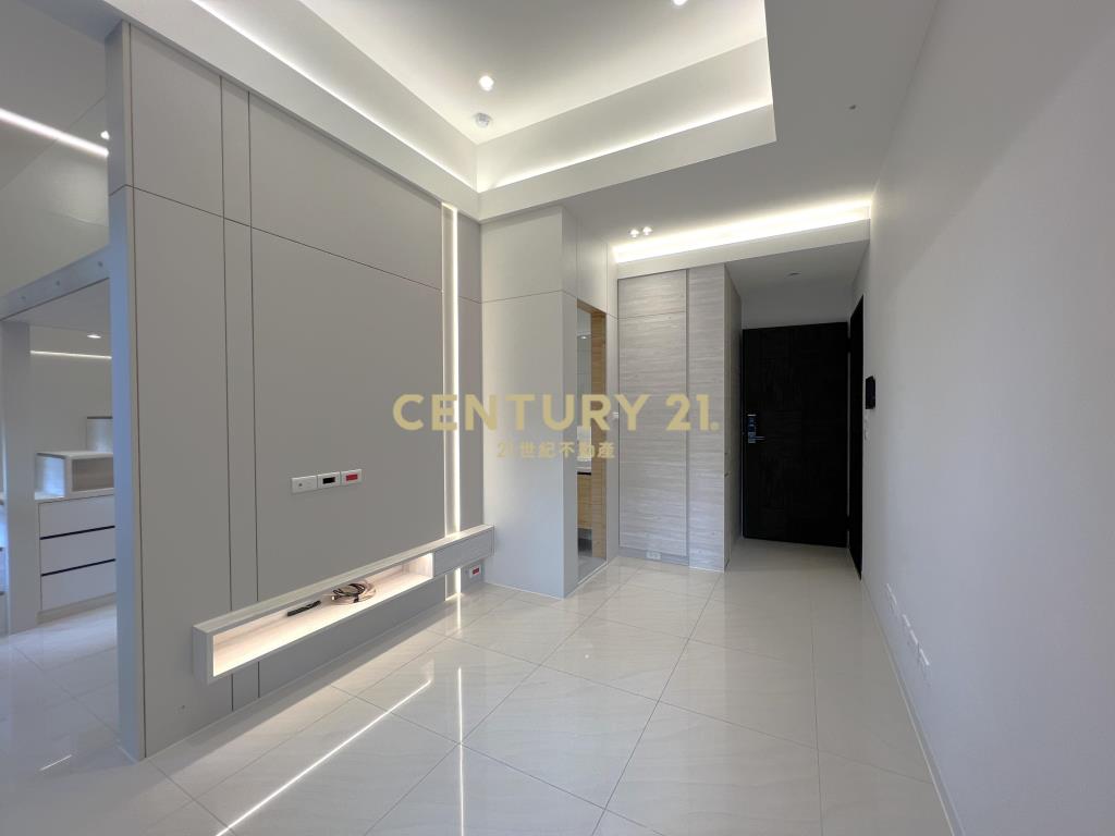 碧湖旁精緻美裝宅附車位