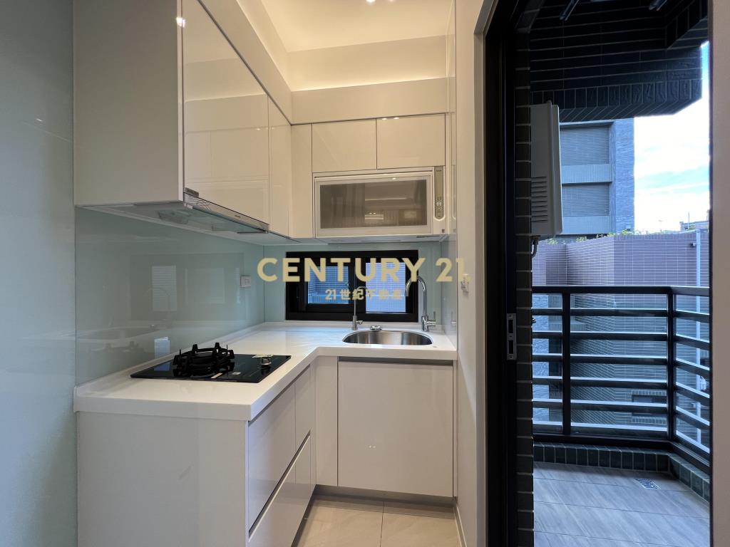 碧湖旁精緻美裝宅附車位