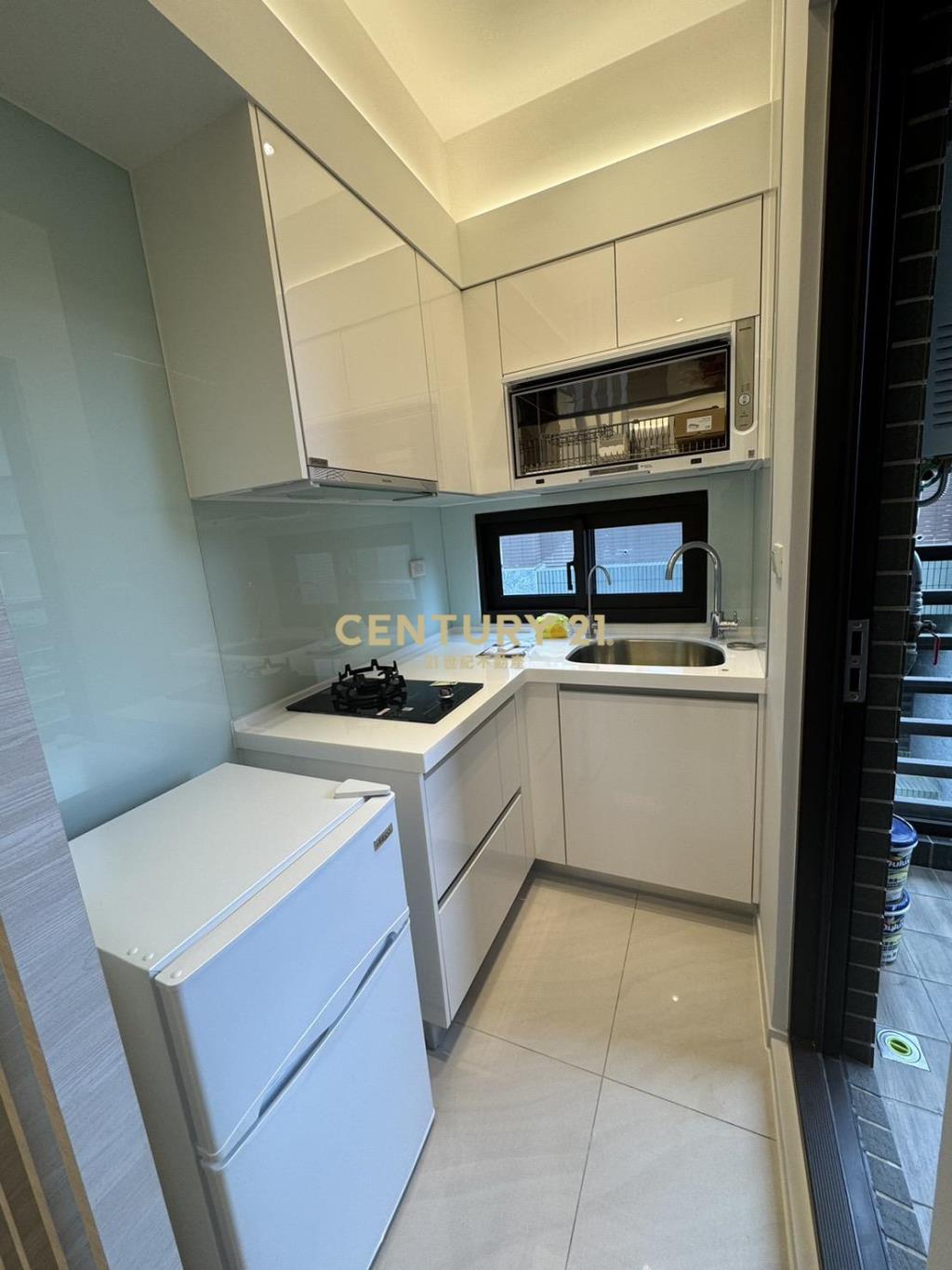 碧湖旁精緻美裝宅附車位