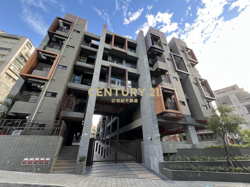 碧湖旁精緻美裝宅附車位