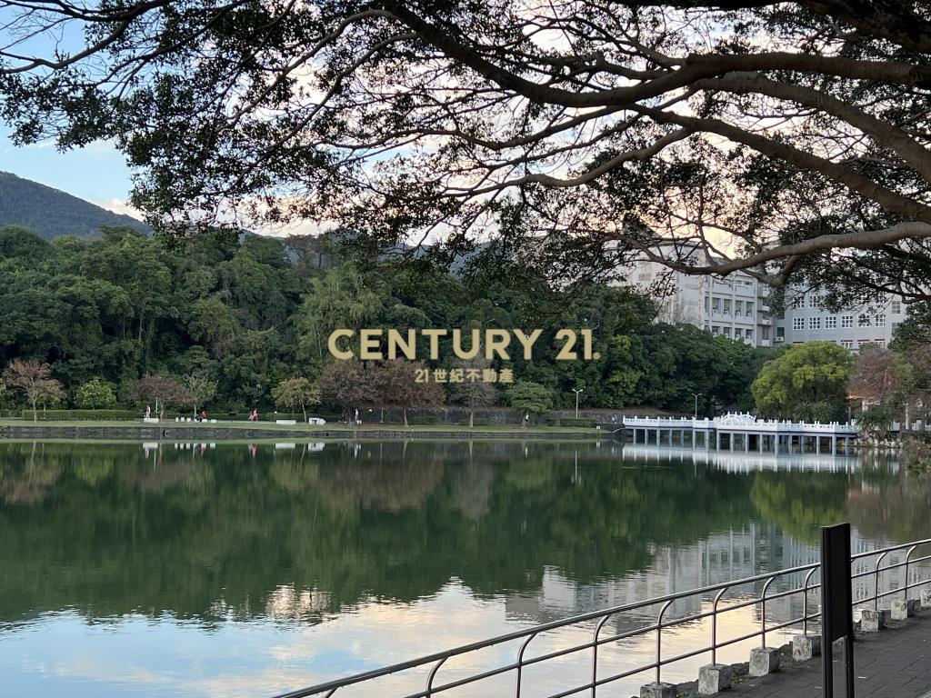 碧湖旁精緻美裝宅附車位