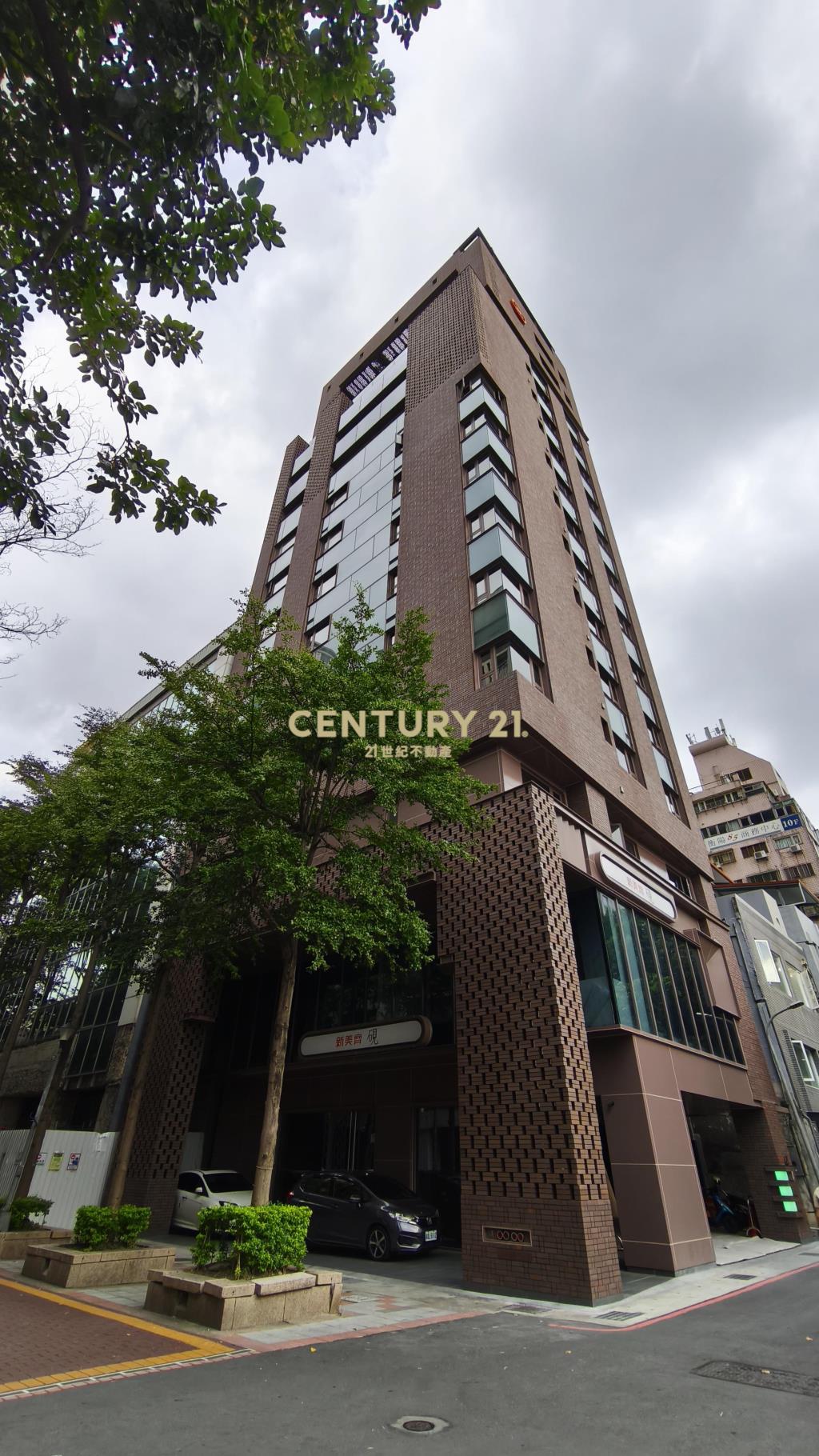 中山堂對面全新143坪醫美等多功能店面