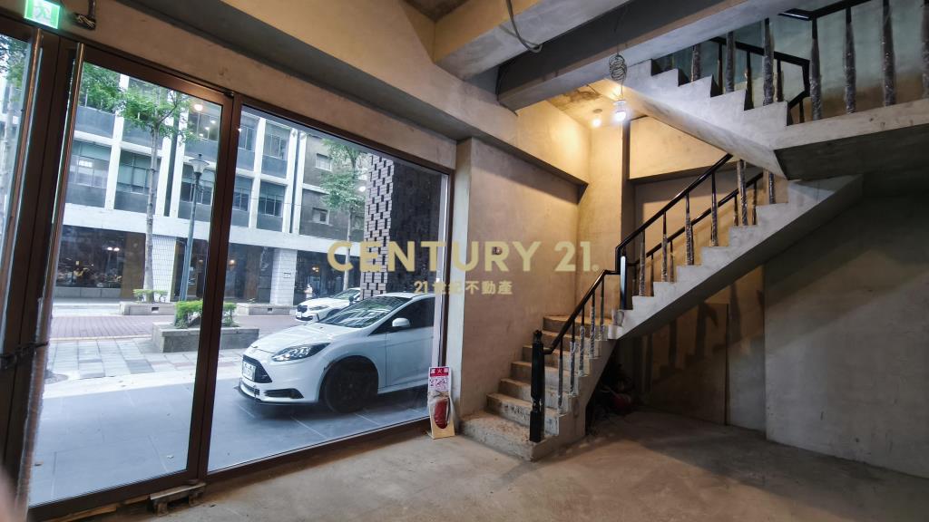 中山堂對面全新143坪醫美等多功能店面