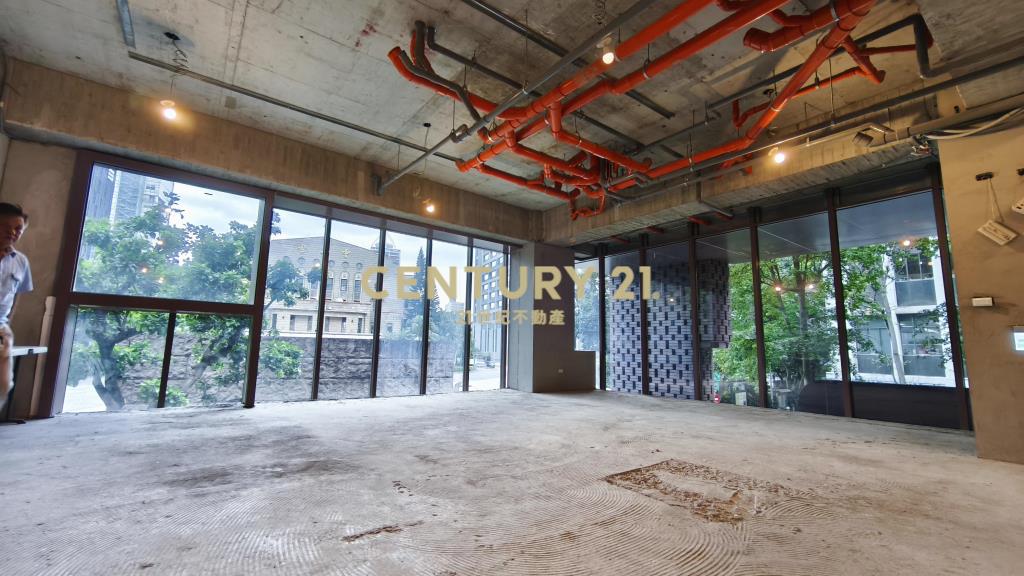 中山堂對面全新143坪醫美等多功能店面