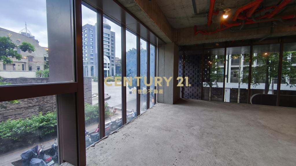 中山堂對面全新143坪醫美等多功能店面