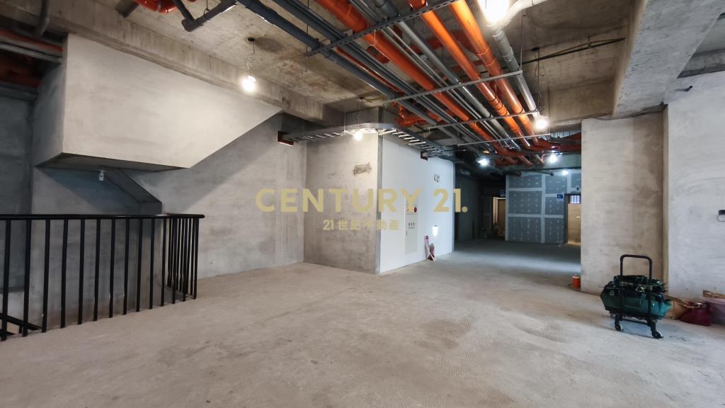 中山堂對面全新143坪醫美等多功能店面