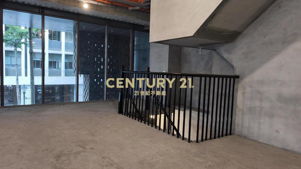 中山堂對面全新143坪醫美等多功能店面