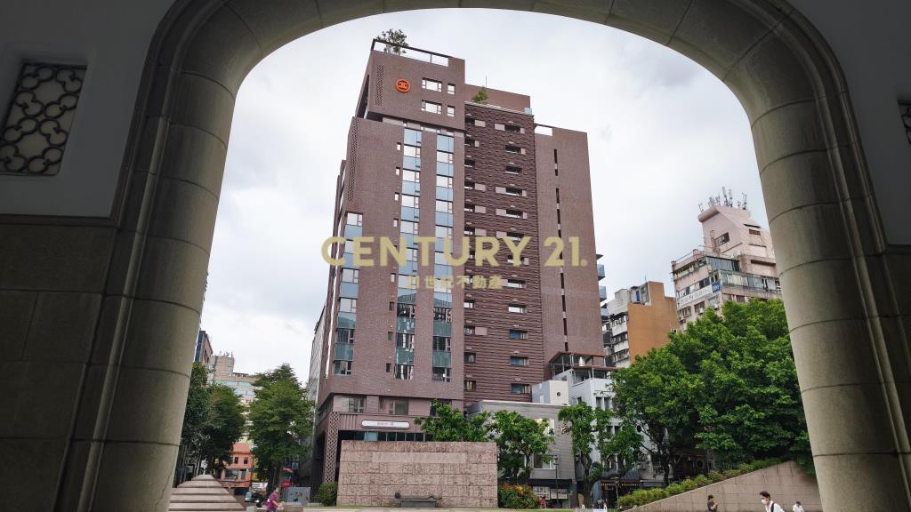 中山堂對面全新143坪醫美等多功能店面