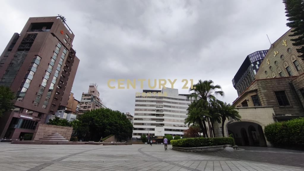 中山堂對面全新143坪醫美等多功能店面