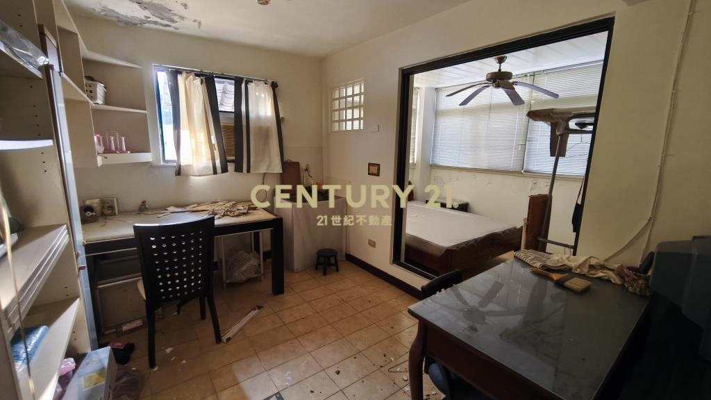 信義區靜巷超大使用空間公寓