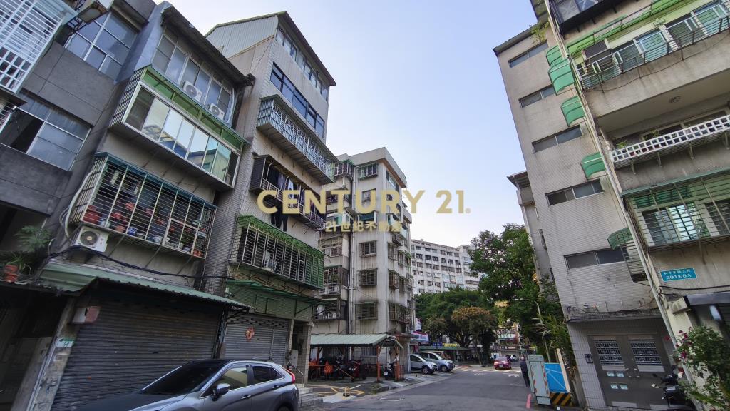 信義區靜巷超大使用空間公寓