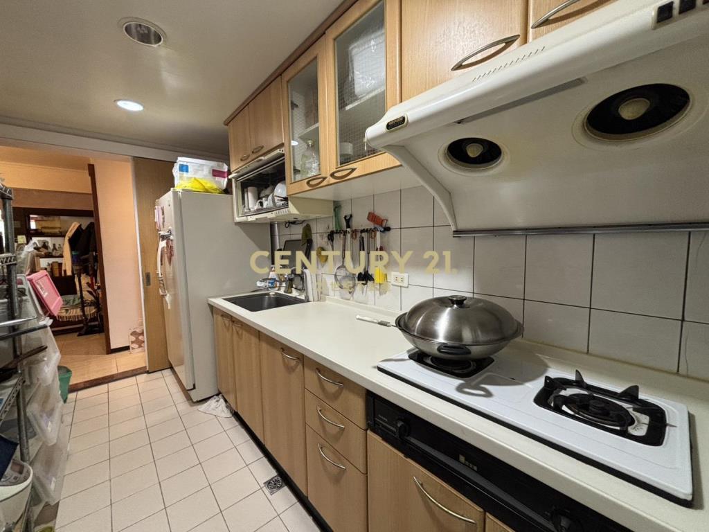 麗山學區翡翠城黃金美裝潢三樓