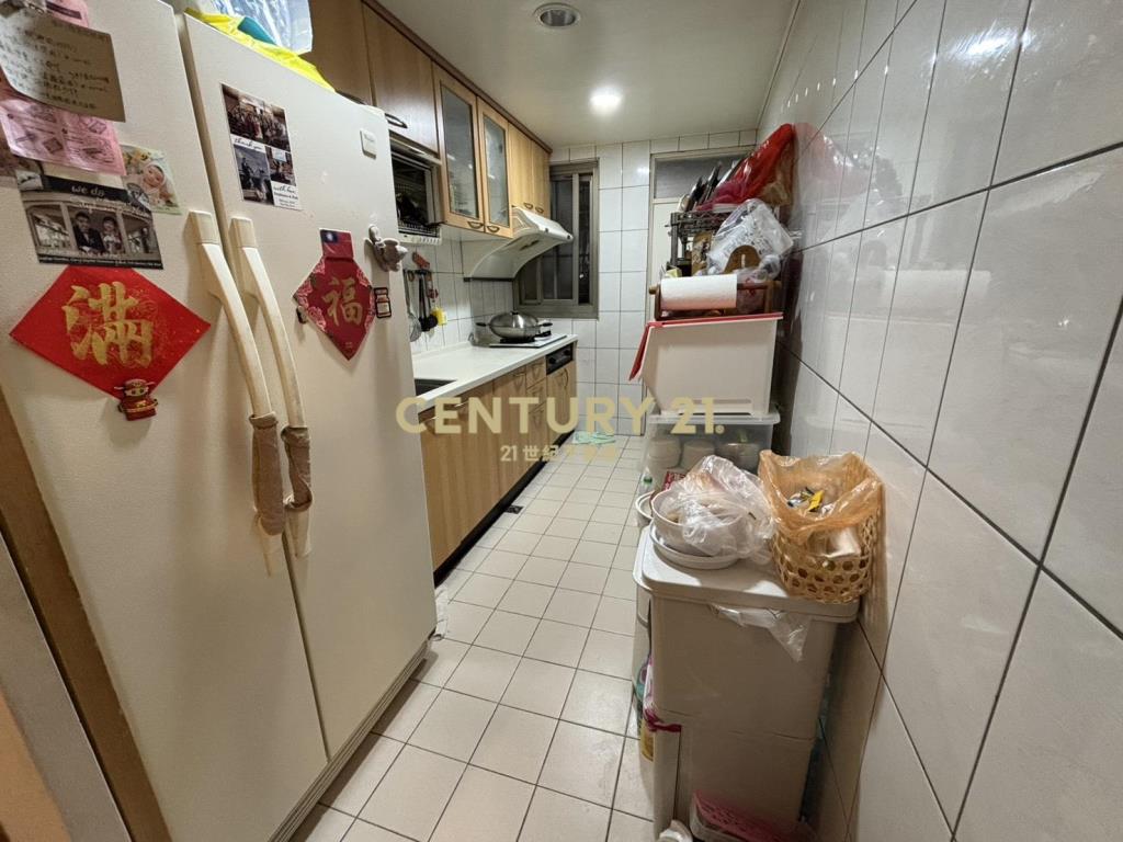 麗山學區翡翠城黃金美裝潢三樓