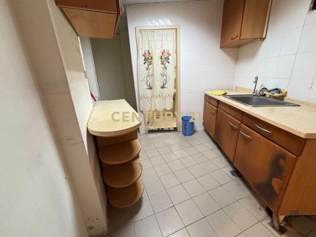 成功路四段近康寧夜市精品店面