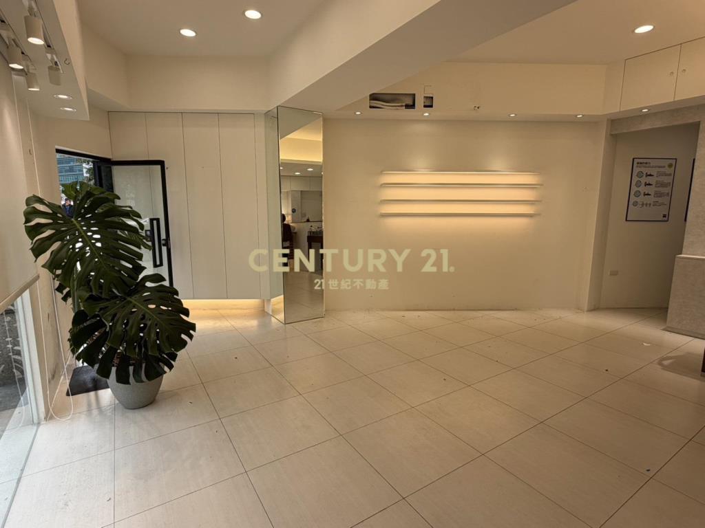 大直內科商圈三角窗精品店面