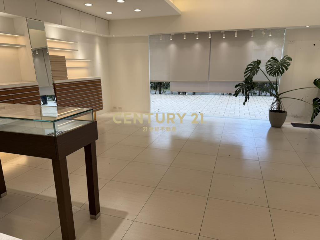 大直內科商圈三角窗精品店面