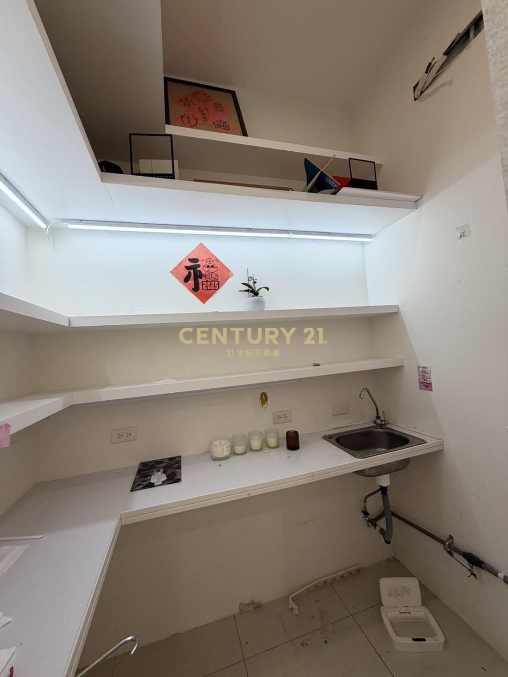 大直內科商圈三角窗精品店面