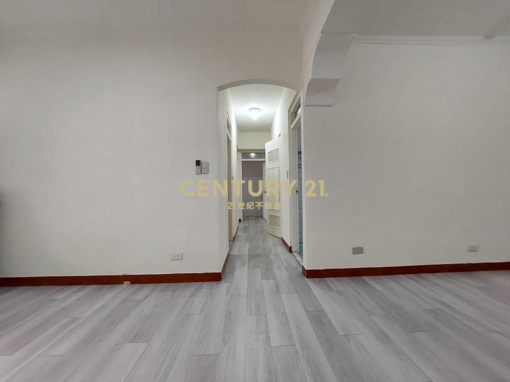 治盤社區電梯四樓三房西湖捷運美華廈