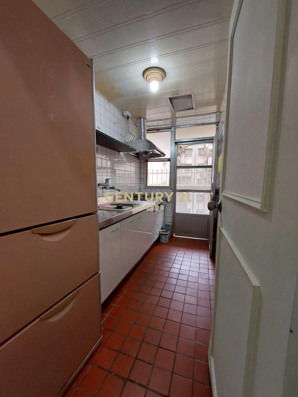 治盤社區電梯四樓三房西湖捷運美華廈